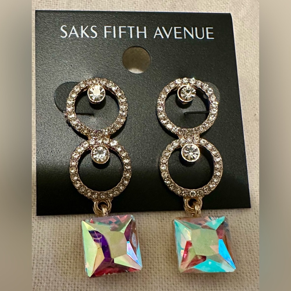 New Never Wornsaks Fifth Avenue Gold And Silver Infinity Loop Earrings 8$